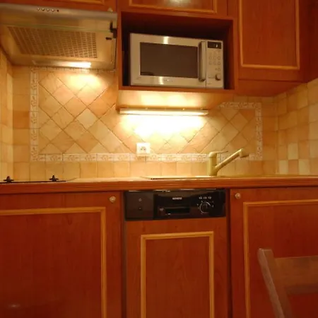 Apartment Rue Brey - 4 Persons *